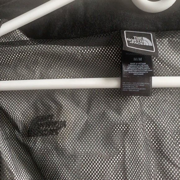 Light gray NorthFace jacket - Picture 3 of 3